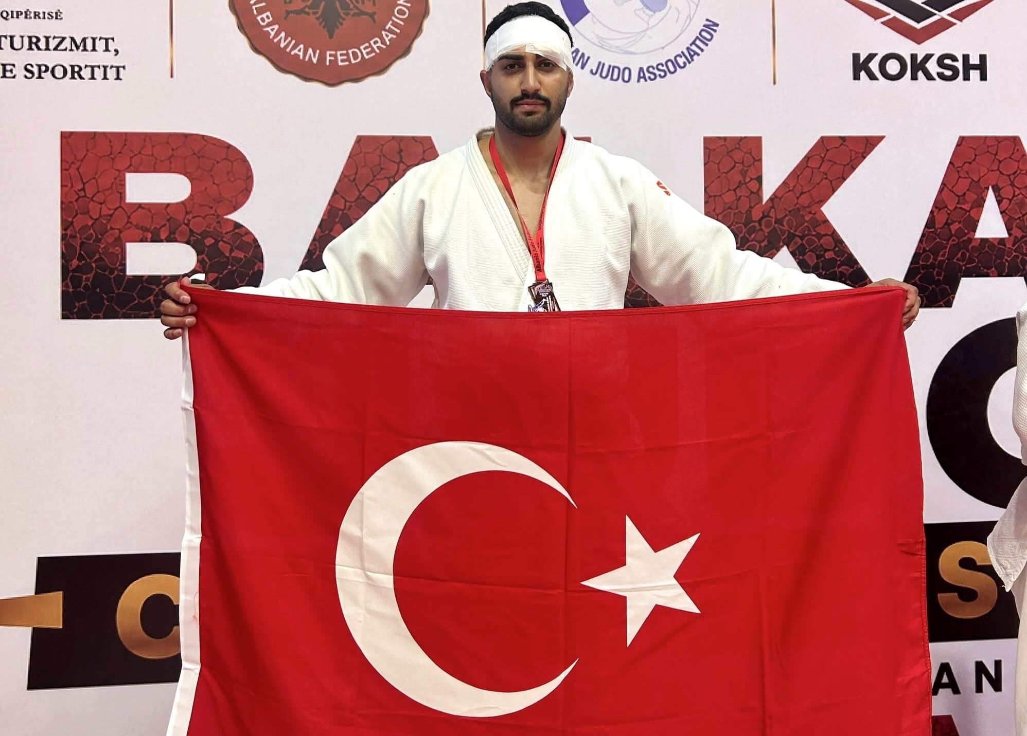 Manisalı Enes Sakat Sakat Balkan Üçüncüsü Oldu