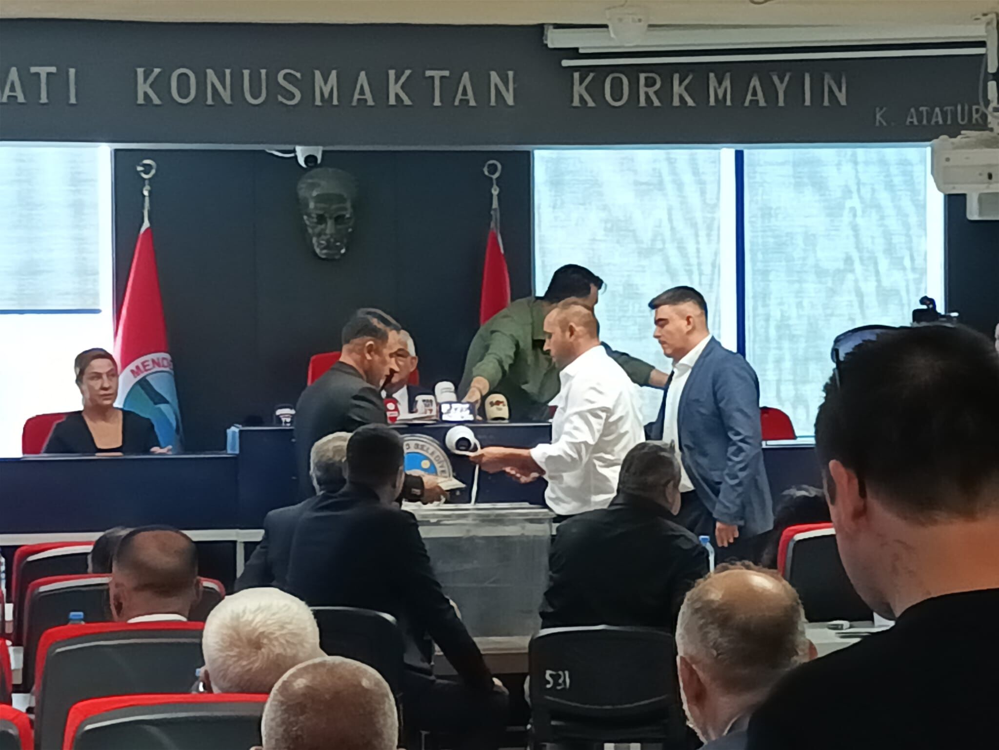 Menderes'te Ilk Turda Ak Parti Çıktı (3)