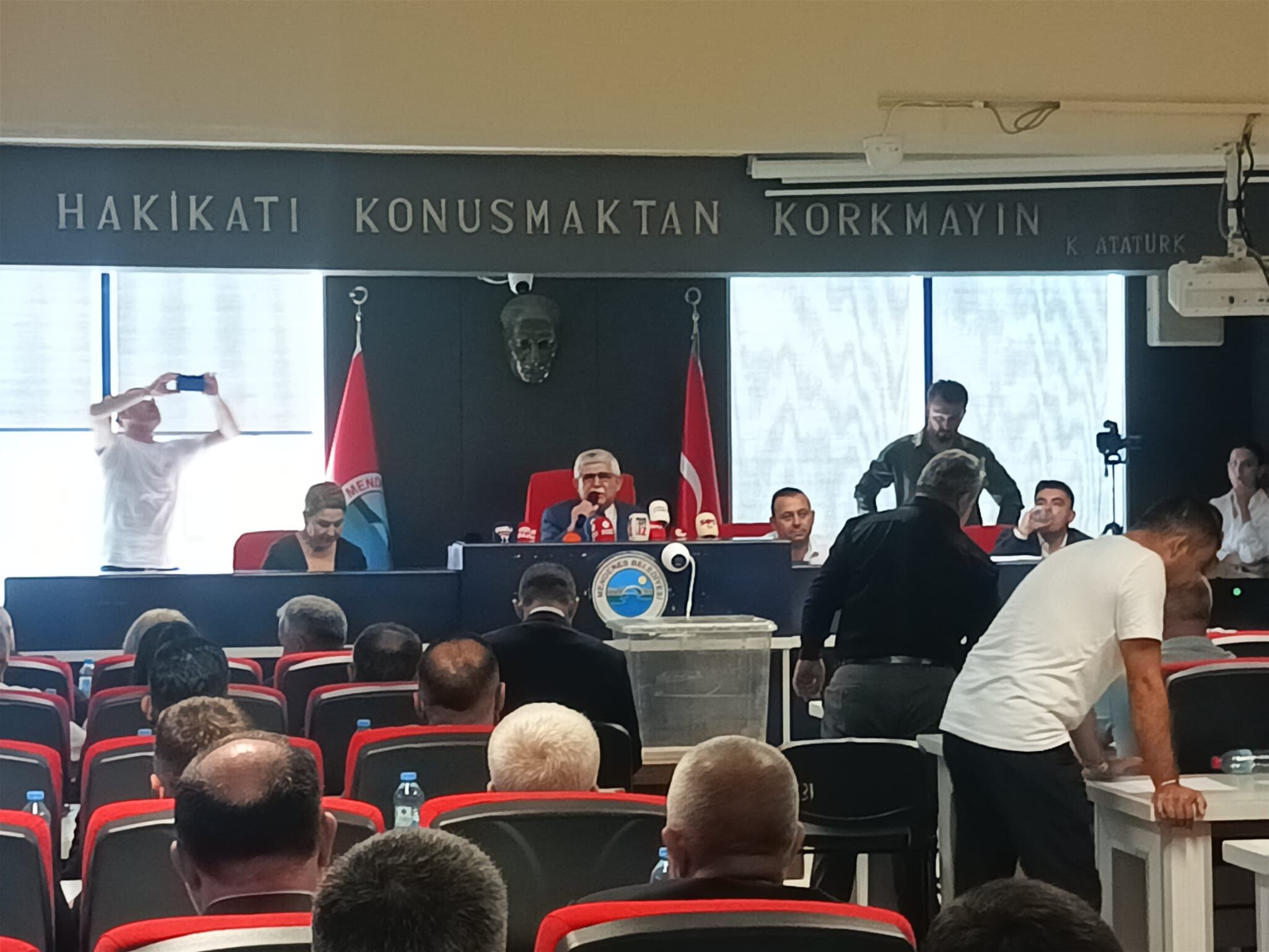 Menderes’te ‘Rötarlı’ Ve ‘Gergin’ Meclis! 4 Aday Yarışıyor (1)
