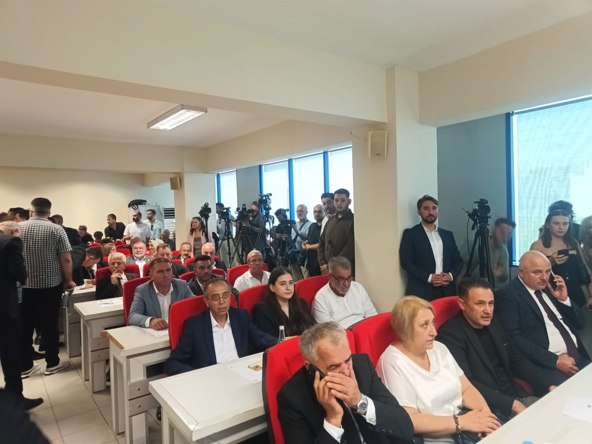 Menderes’te ‘Rötarlı’ Ve ‘Gergin’ Meclis! 4 Aday Yarışıyor (3)