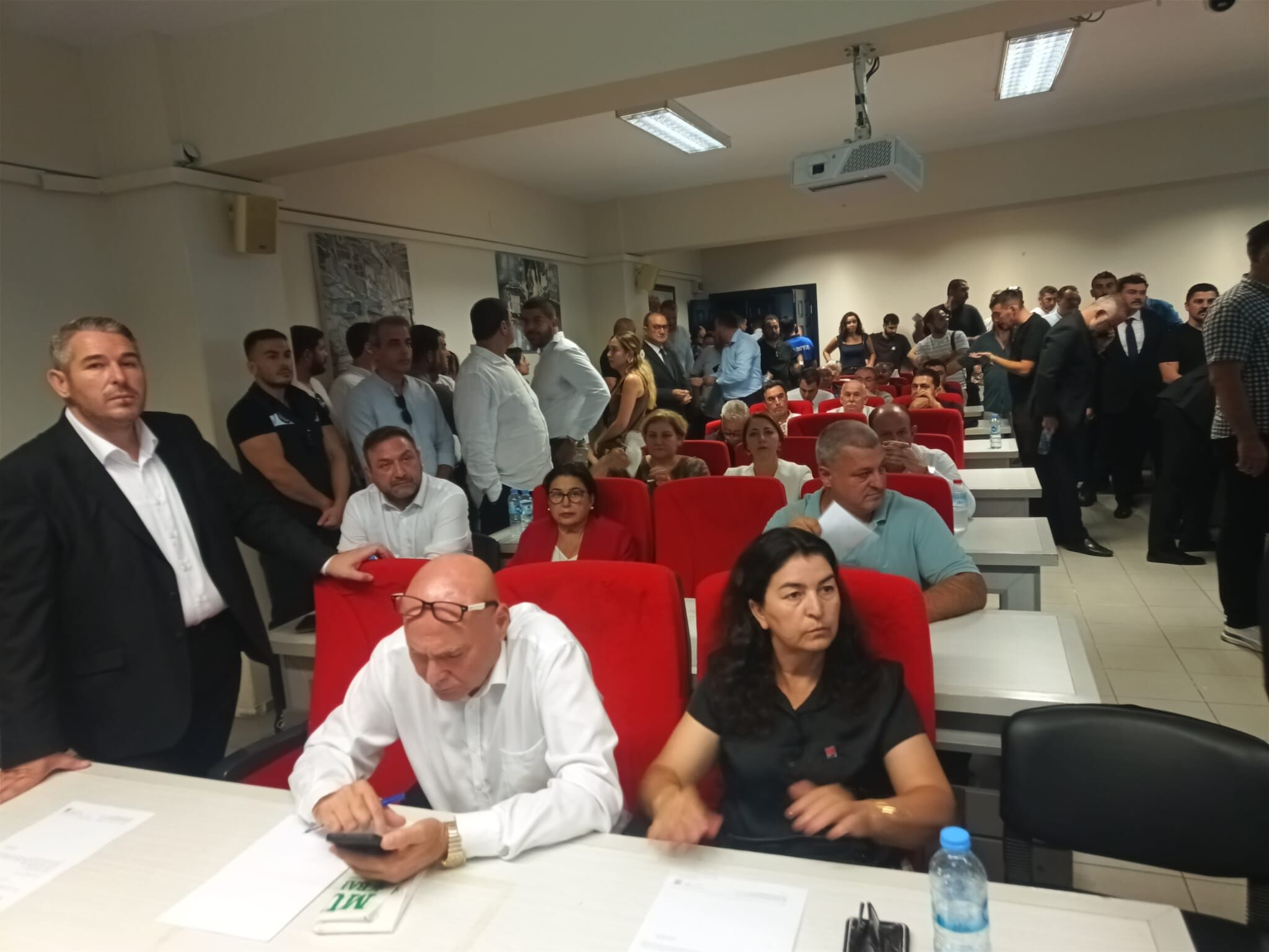 Menderes’te ‘Rötarlı’ Ve ‘Gergin’ Meclis! 4 Aday Yarışıyor (4)
