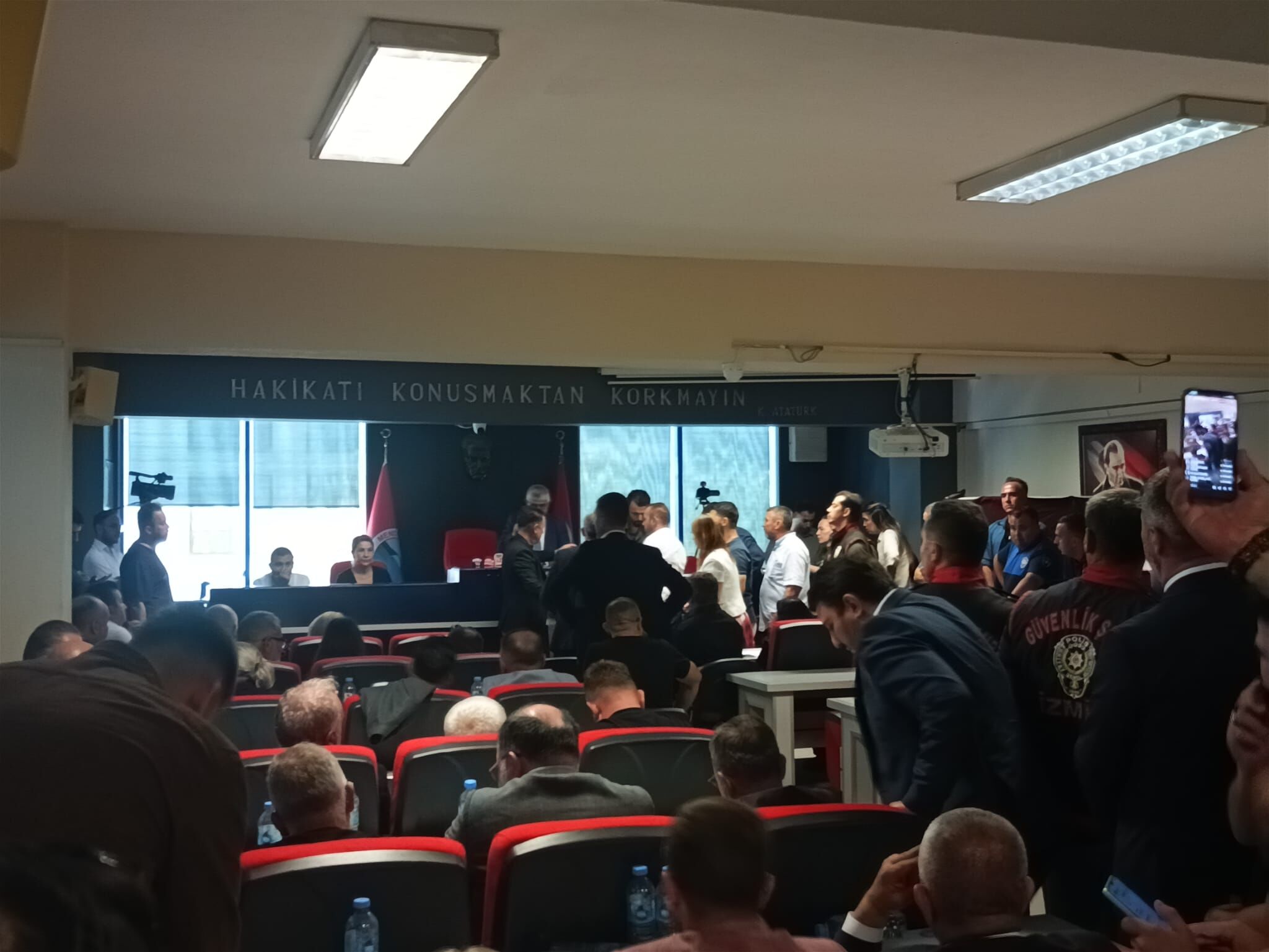 Menderes’te Uzlaşı Sağlandı Yeni Başkan Vekili Asuman Şen Oldu (2)