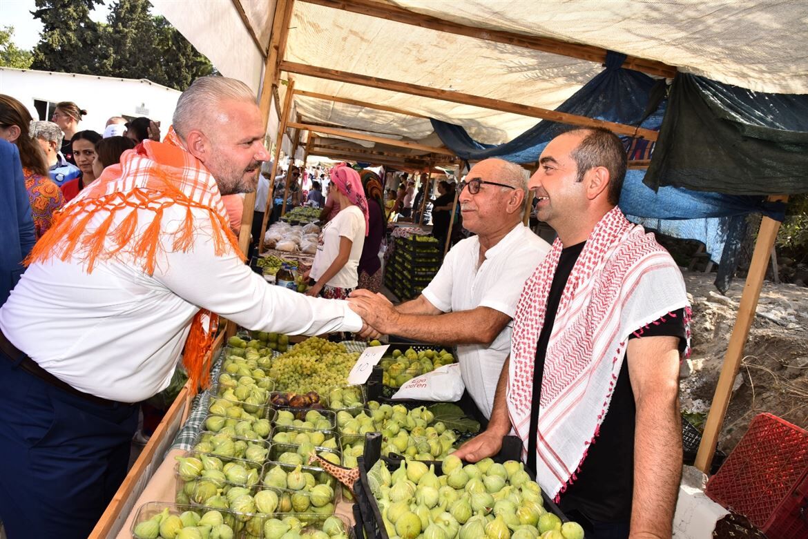 Menemen’de Festival Heyecanı Bozalan İnciri Vatandaşlarla Buluşuyor! (1)