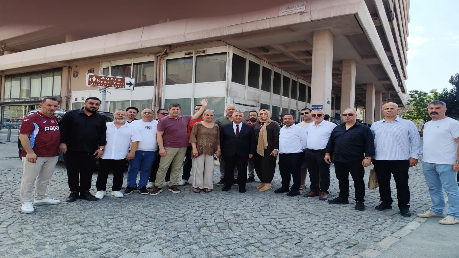 Mhp’li Veysel Şahin’den Kemeraltı Çıkışı Dükkan Kirası Öder Gibi Park Ücreti Veriyorlar! (3)