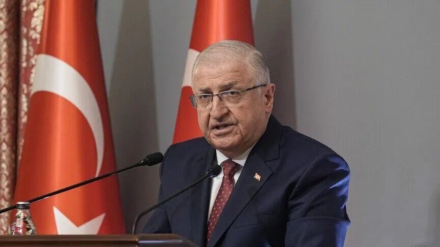 Milli Savunma Bakanı Yaşar Güler