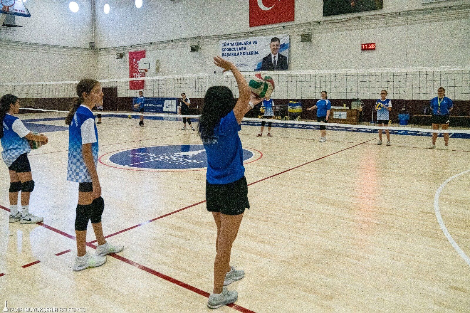 Minik Voleybolcuların Hedefi Filenin Sultanları