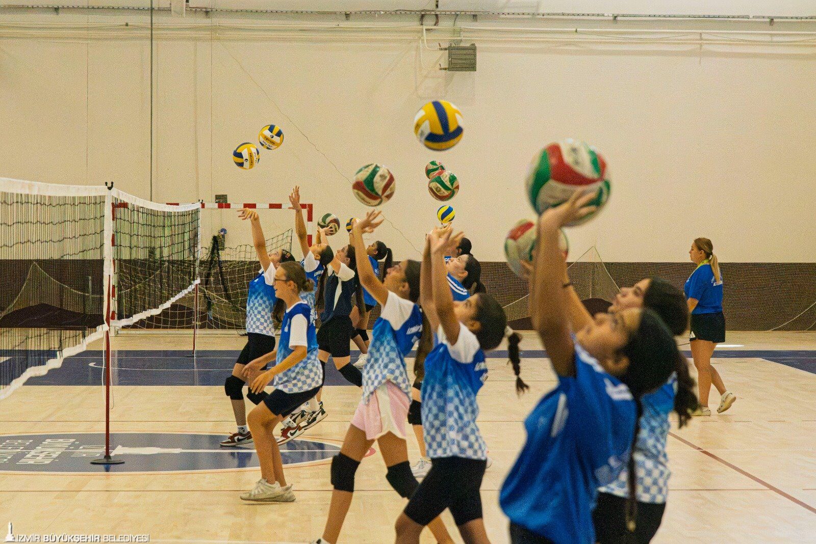 Minik voleybolcuların hedefi Filenin Sultanları!