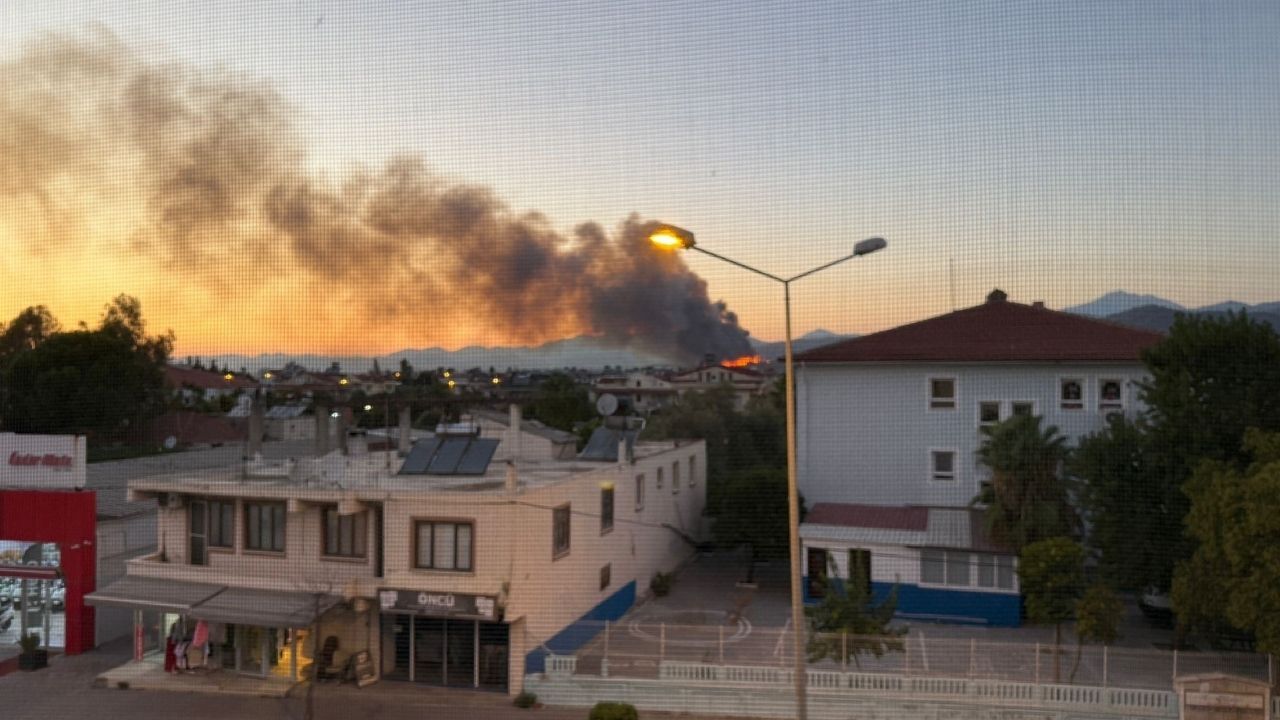 Muğla Fethiye'de Orman Yangını Alevler Evlere Yaklaştı