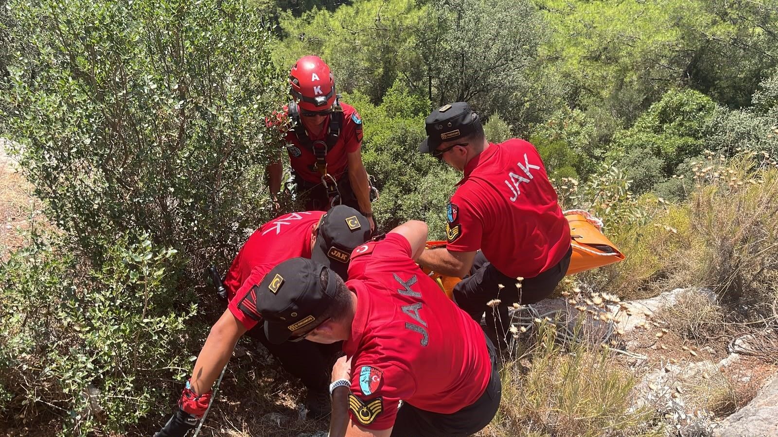 Muğla'da 45 Yaşındaki Adam Yüksekten Düşerek Hayatını Kaybetti (3)