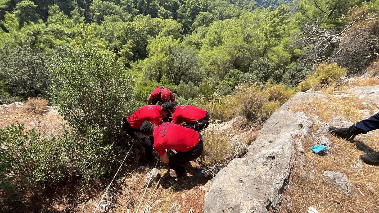 Muğla'da 45 Yaşındaki Adam Yüksekten Düşerek Hayatını Kaybetti (4)