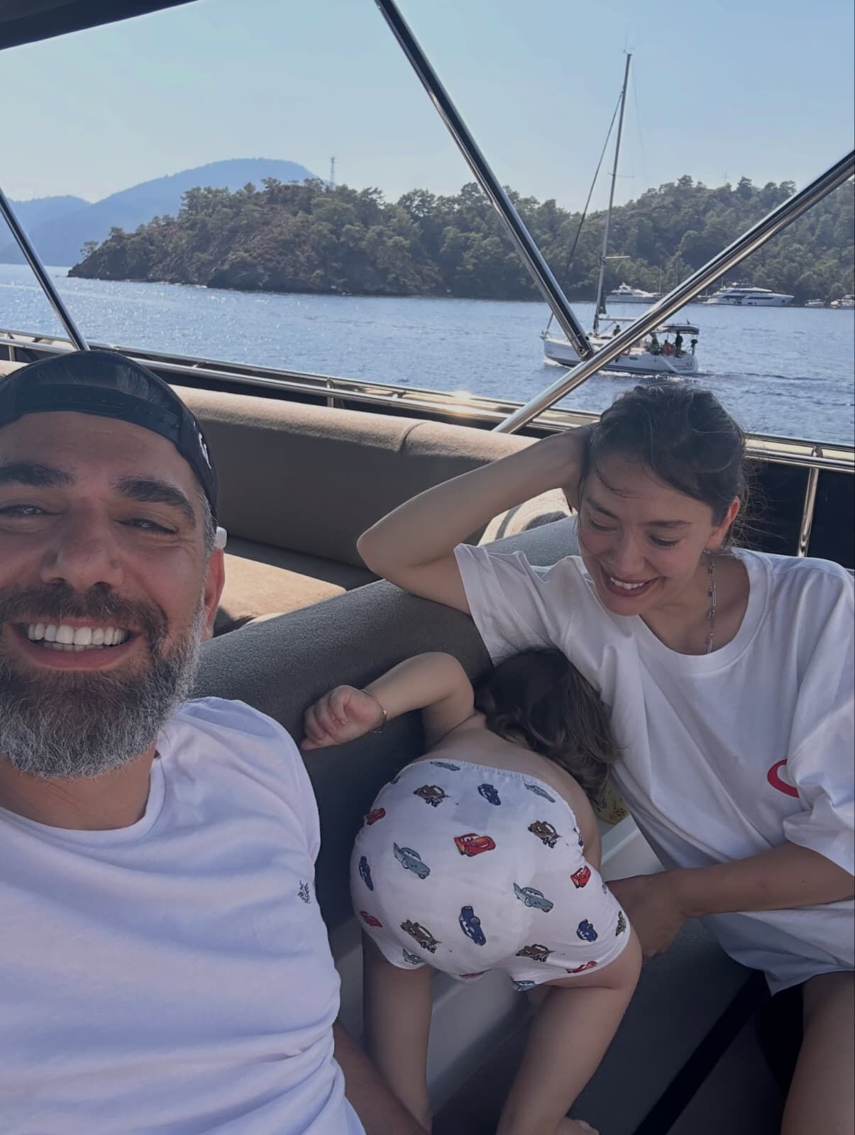 Neslihan Atagül Ve Kadir Doğulu’dan Tatil Pozları (1)