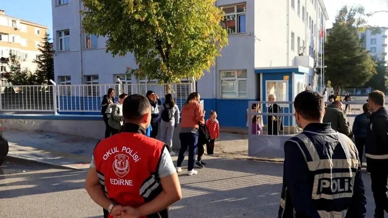 Okullara 30 Bin Personel Alınacak! Girişlerde El Dedektörlü Dönem Başlıyor... Başvurular Ne Zaman, Şartlar Neler (2)