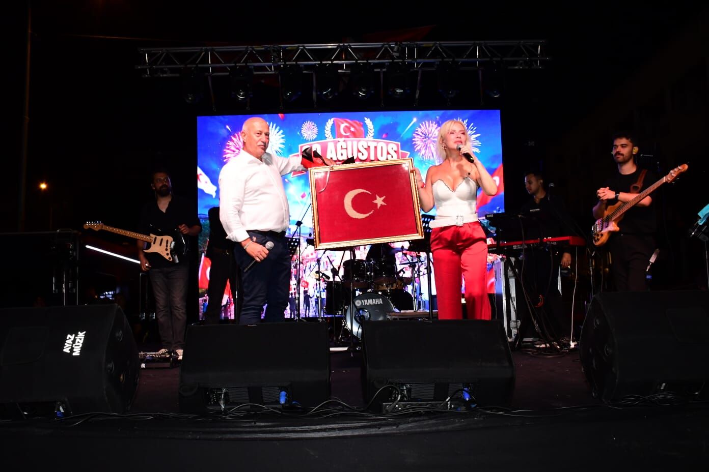 Ömür Gedik’ten Muratlı’da 30 Ağustos Coşkusu Ben De Selanik Göçmeniyim, Hiç Bu Kadar Sarışını Bir Arada Görmemiştim! (2)