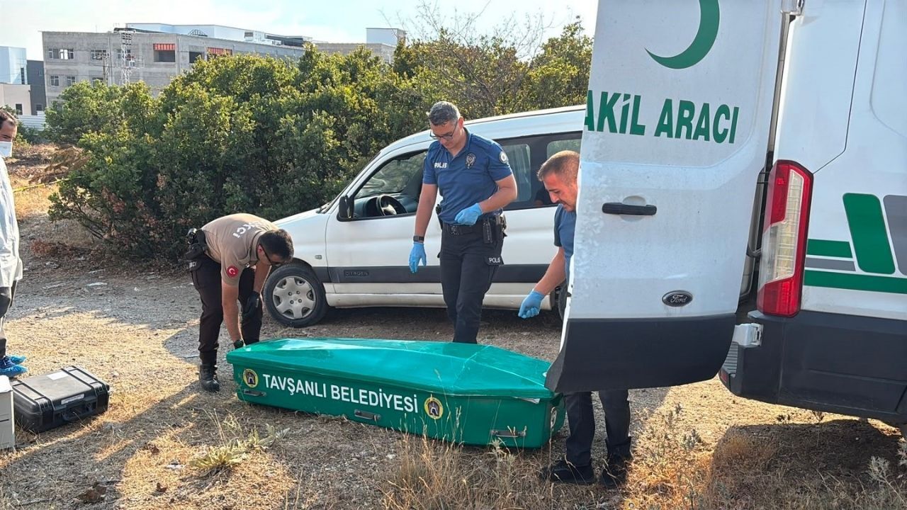 Otomobilinin Yanında Ölü Bulundu1