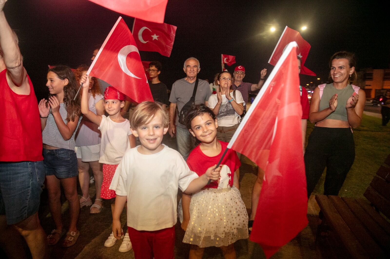 Sahilde Meşaleli Zafer Korteji! (3)