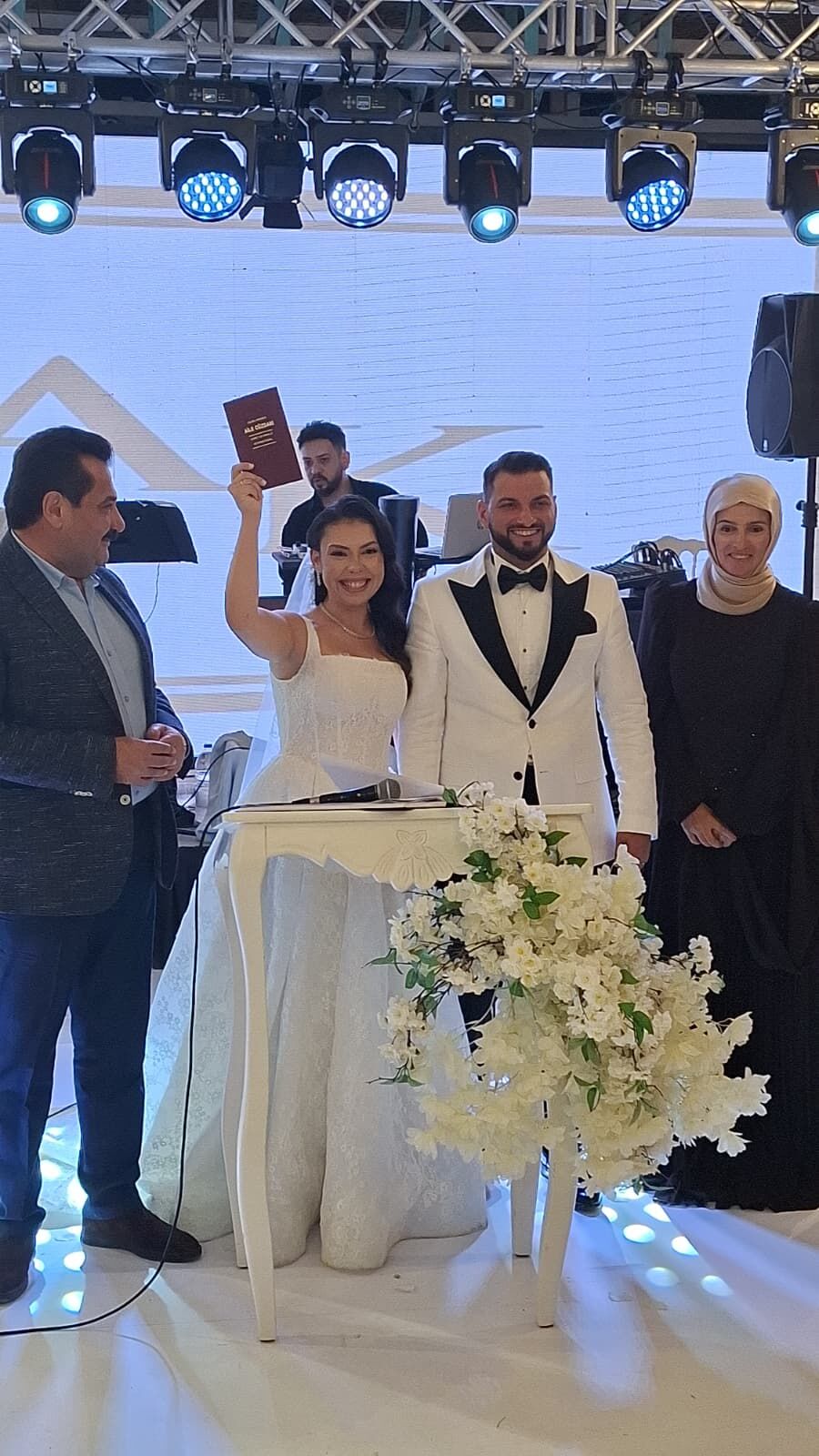 Sarı Ve Özsoy Ailelerinin Mutlu Günü Ayşenur Ve Kürşat Dünyaevine Girdi! (2)