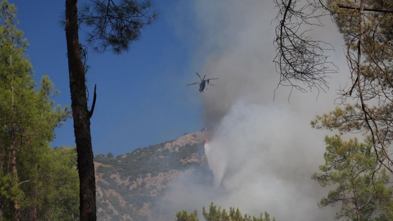 Seydikemer Ve Kaş Sınırındaki Orman Yangınına Müdahale 8 Saattir Sürüyor2