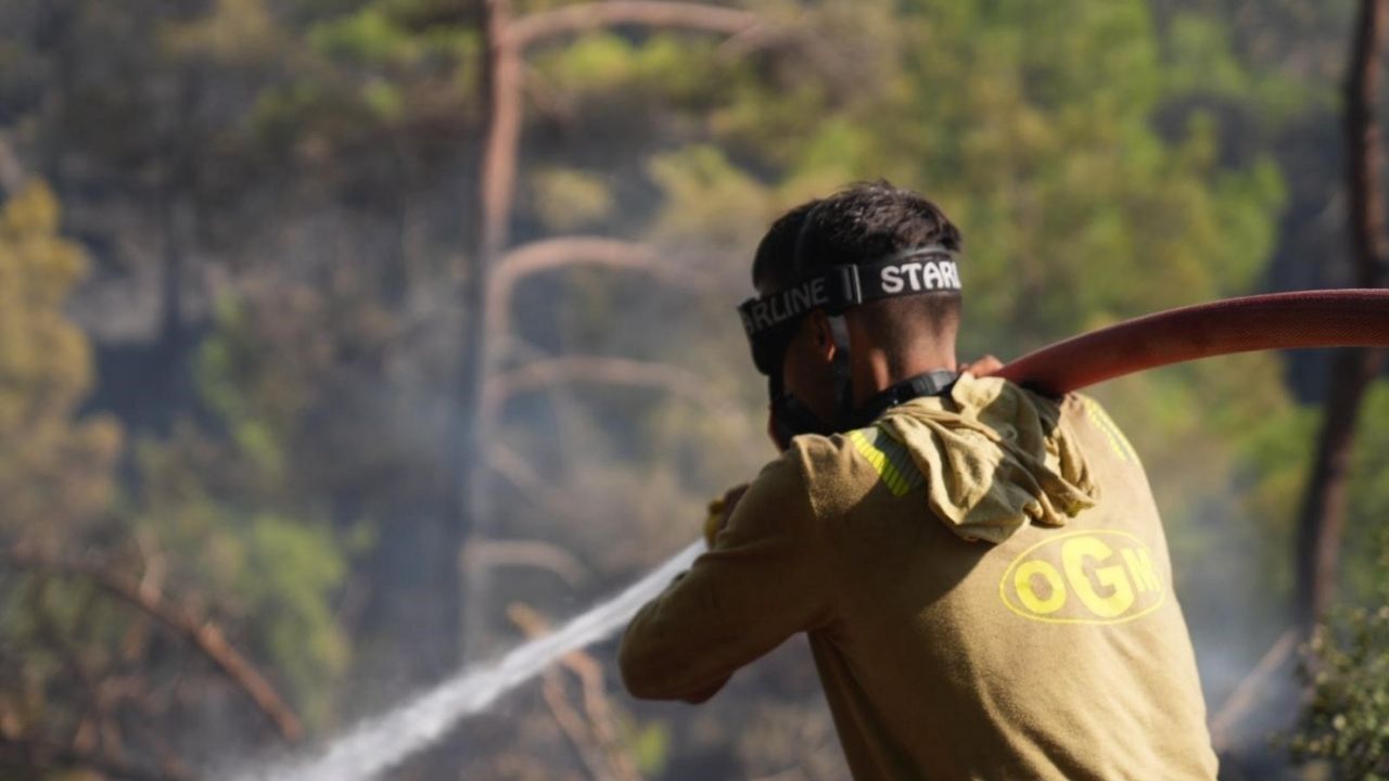 Seydikemer Ve Kaş Sınırındaki Orman Yangınına Müdahale 8 Saattir Sürüyor3