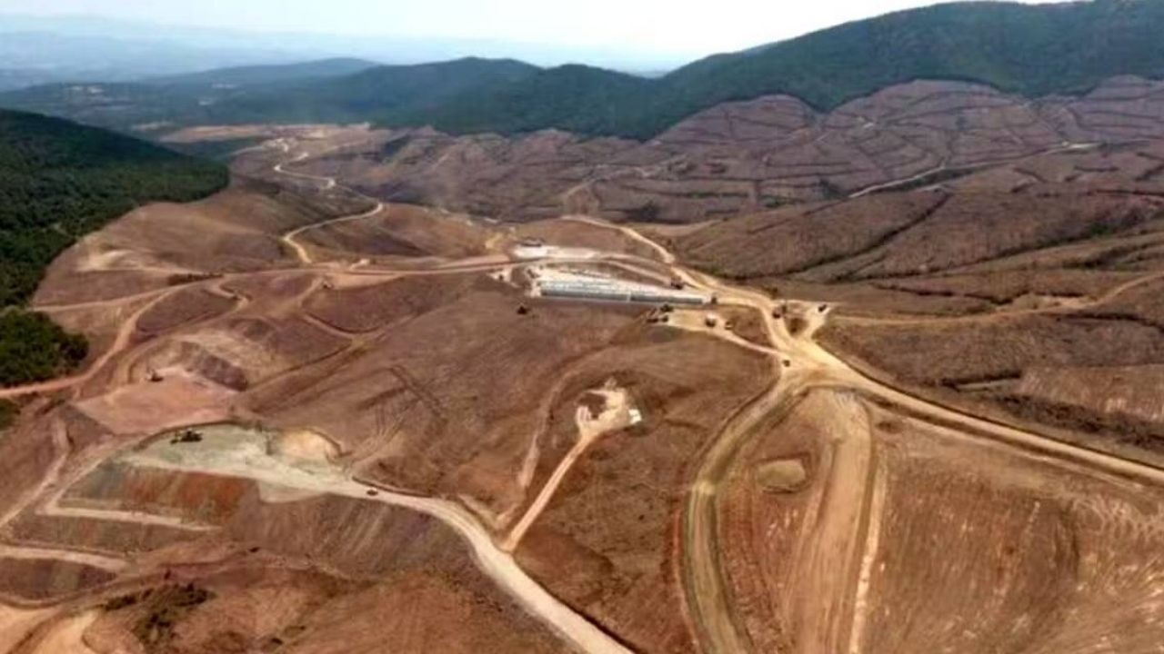 Kazdağları'nda Cengiz Holding’e ait Halilağa Bakır Madeni’nde üç çocuk babası Yaşar İlter, 10 saatlik vardiyada iş makinesinin altında can verdi. İHD ve ekoloji savunucuları, son iki yılda 150’den fazla madencinin yaşamını yitirdiği bölgede doğa talanına ve iş kazalarına karşı madenin kapatılmasını istedi.