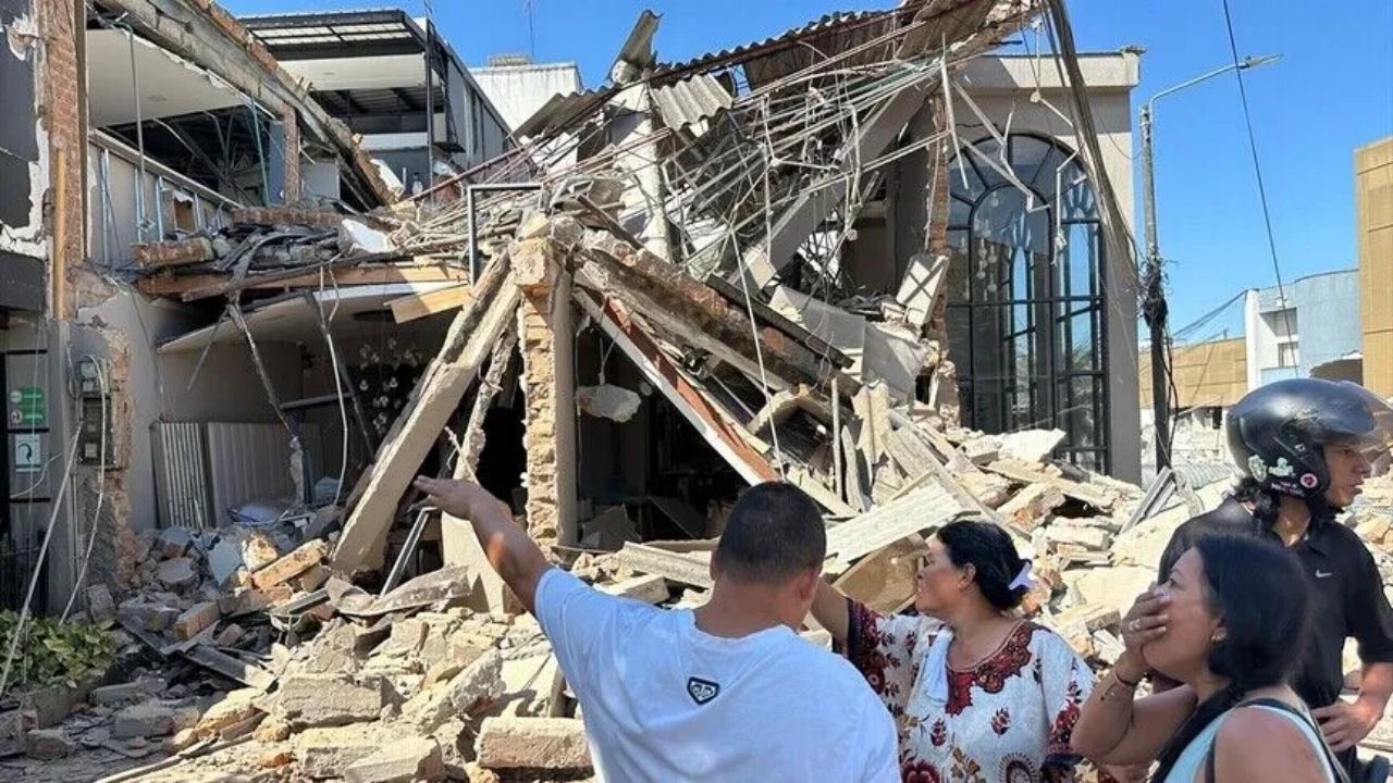Kolombiya’da 7,4 büyüklüğündeki depremin ardından bilanço ağırlaştı. Can kaybı 265’e yükselirken, yaralı sayısı artıyor. Kayıp 496 kişiyi arama çalışmaları ise sürüyor.