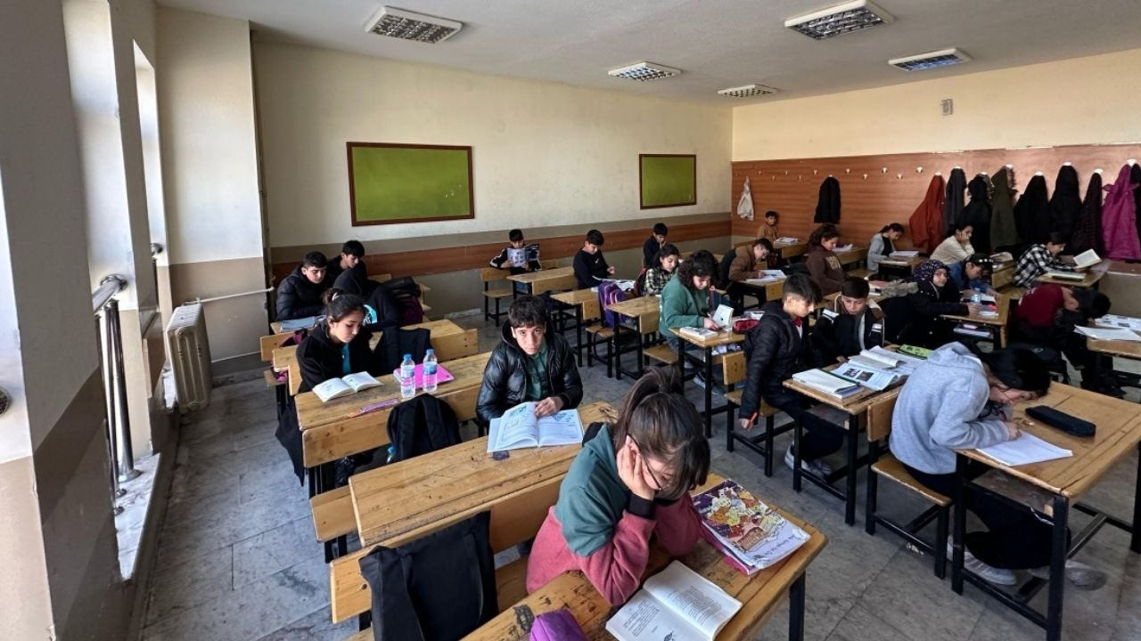 Okullarda yeni dönem kuralları: Önlük zorunlu, randevusuz veliye kapılar kapalı!