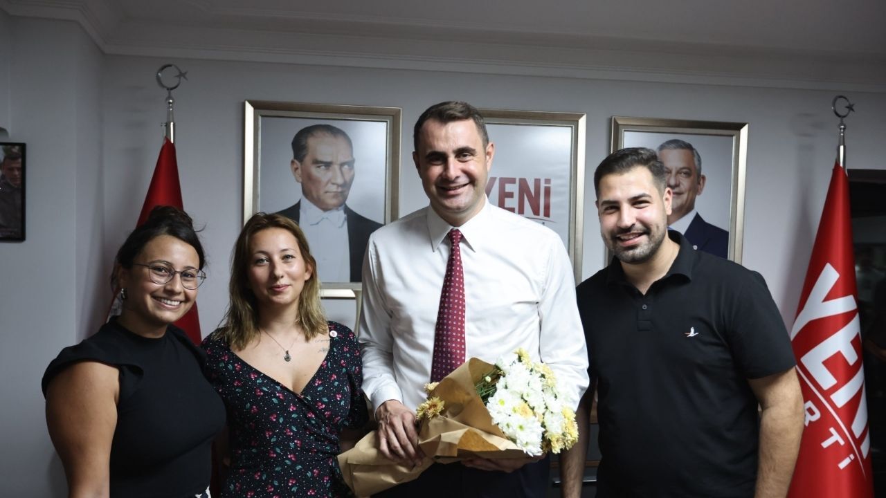 YENİ Parti İzmir İl Başkanı Çağatay Güç, kuşaklar arası uçuruma dikkat çekerek, “90’larda gençlerin ev ve araba hayali vardı; bugün ise tek dertleri günü kurtarmak ya da yurt dışına gitmek” dedi. YENİ Parti Parti’nin yüzde 35-40 oy potansiyeliyle sahaya indiğini belirten Güç, gençlere umut olma sözü verdi.