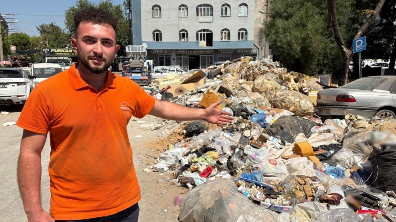 Buca’da yol kenarlarına dökülen çöp ve molozlar, yangın riski ile kötü kokuya sebep olarak mahalleliyi canından bezdirdi. Belediyenin temizlemesine rağmen kirliliğin her gün tekrarladığını belirten esnaf, kalıcı çözüm için bölgeye kamera konulmasını talep ediyor.