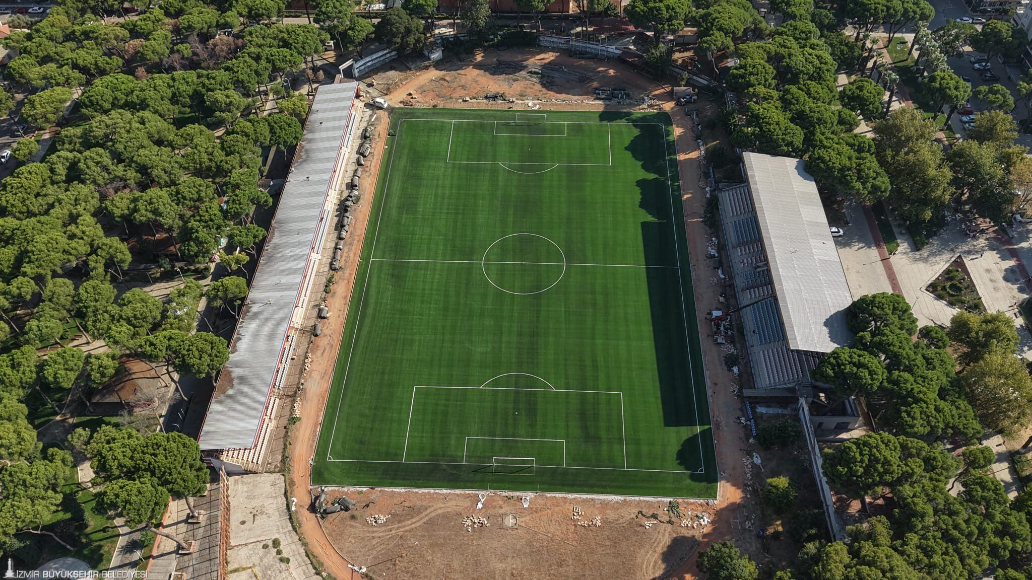 Sporcular Için Daha Güvenli Saha Ödemiş Saraçoğlu Stadı Yenilendi (1)