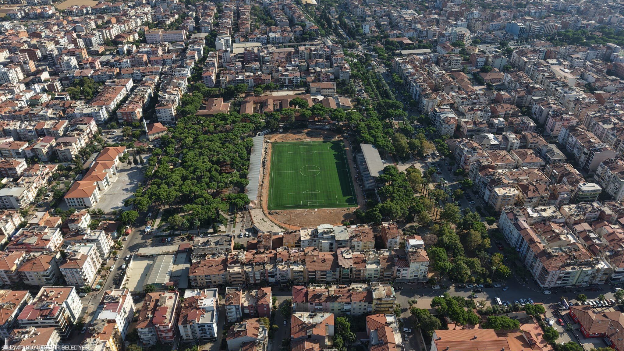 Sporcular Için Daha Güvenli Saha Ödemiş Saraçoğlu Stadı Yenilendi (2)