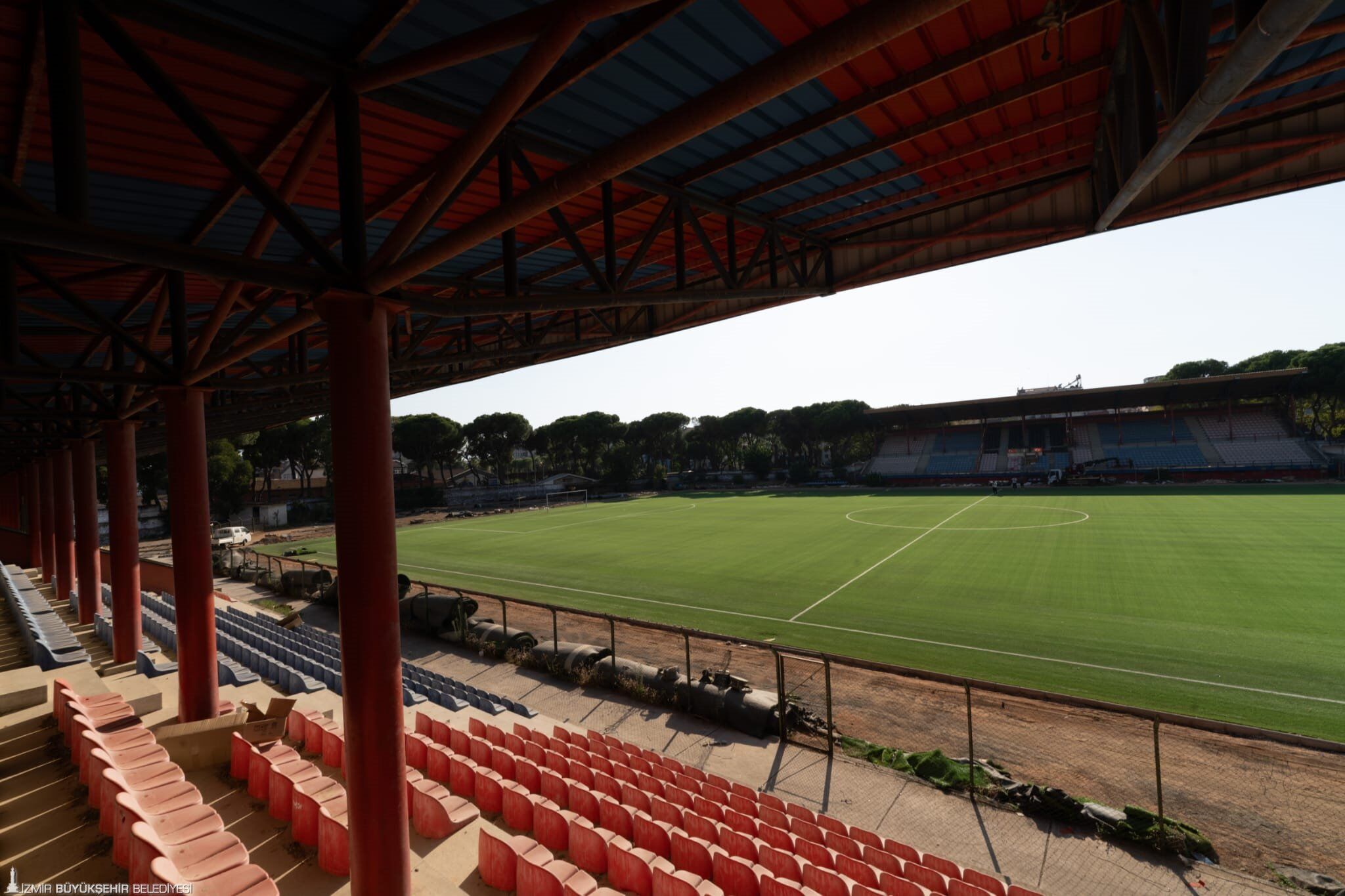 Sporcular Için Daha Güvenli Saha Ödemiş Saraçoğlu Stadı Yenilendi (3)