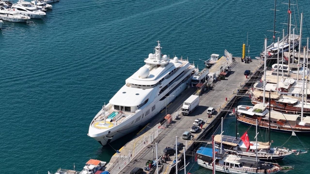 Suudi Milyarderin 125 Milyon Dolarlık Süper Yatından Fethiye'de Milyonluk Ikmal!2