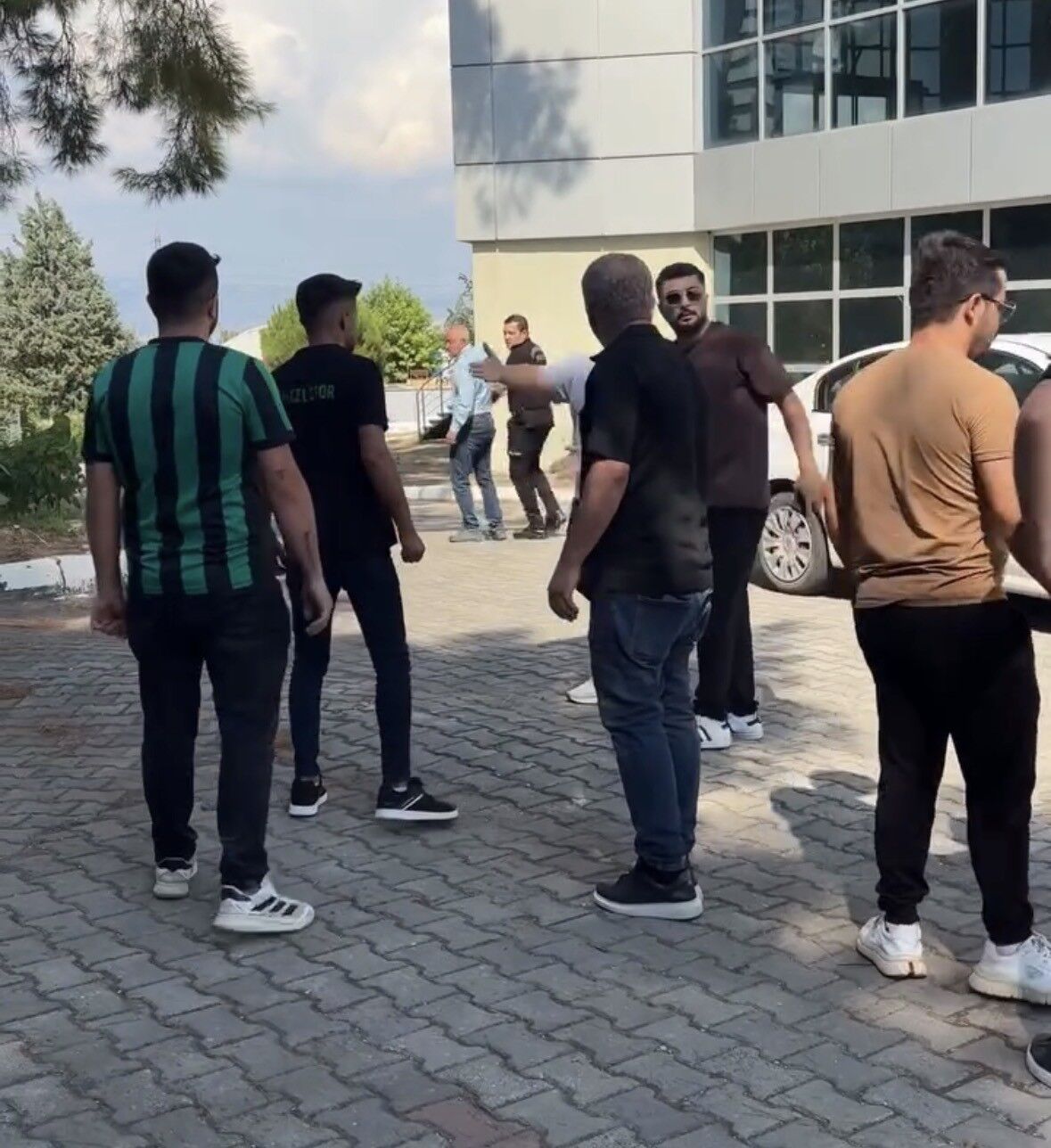 Taraftarlar Ile Başkan Arsında Gerginlik Denizlispor’da Neler Oluyor (2)