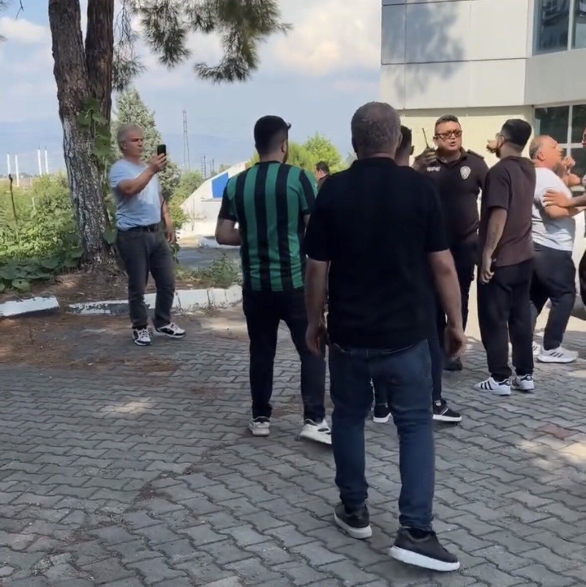 Taraftarlar Ile Başkan Arsında Gerginlik Denizlispor’da Neler Oluyor (3)