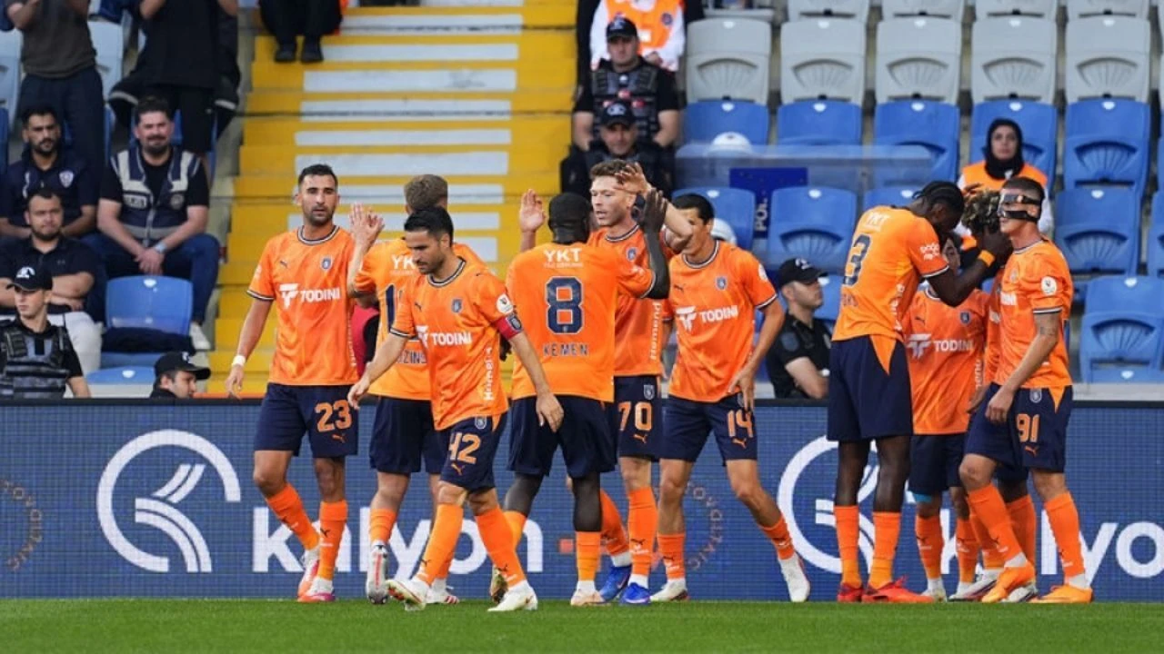 Trabzonspor Başakşehir Maçı Ne Zaman, Saat Kaçta, Hangi Kanalda Muhtemel 11'Ler Ne Visca Kadroda Var Mı (2)