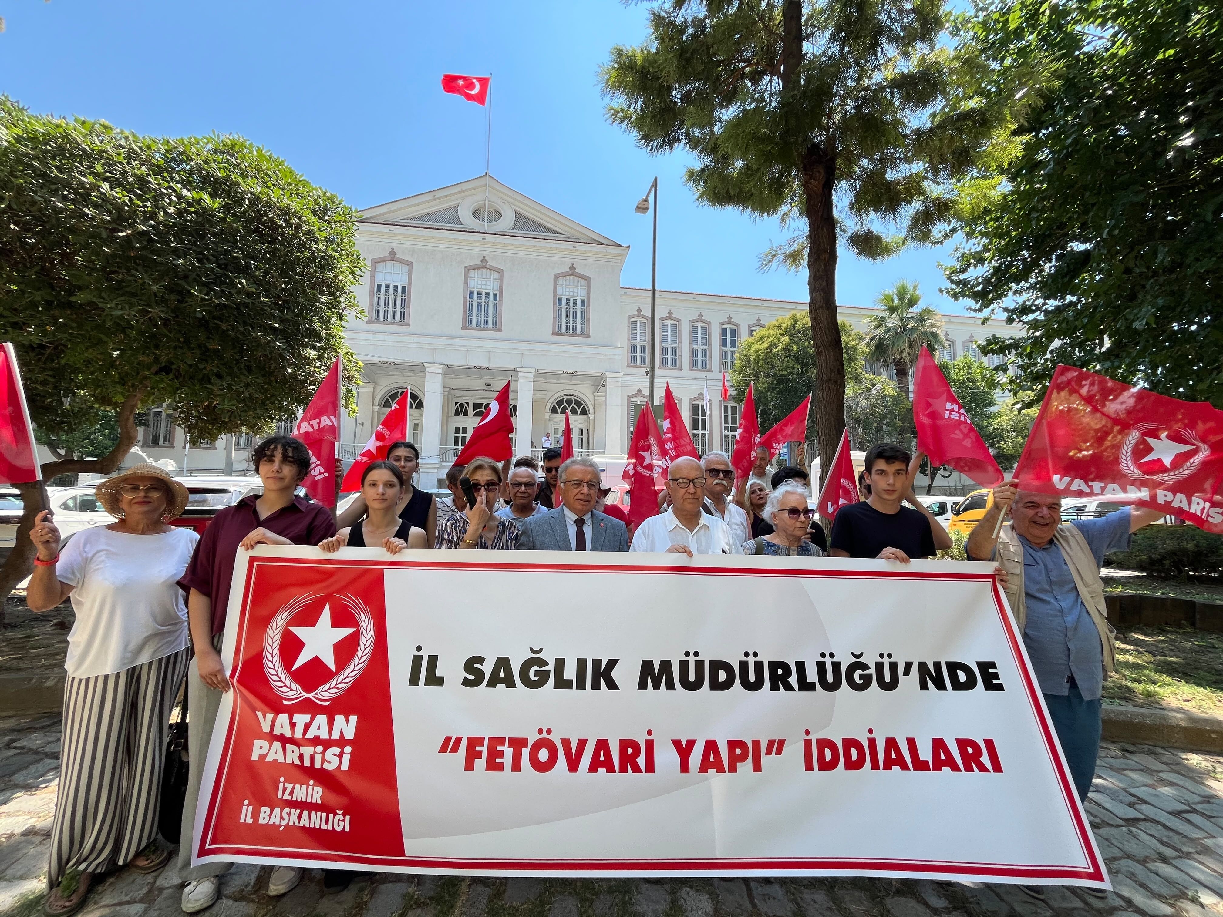 Vatan Partisi'nden İzmir Sağlık Müdürlüğü Önünde '241 Hard Disk' Açıklaması (1)-1