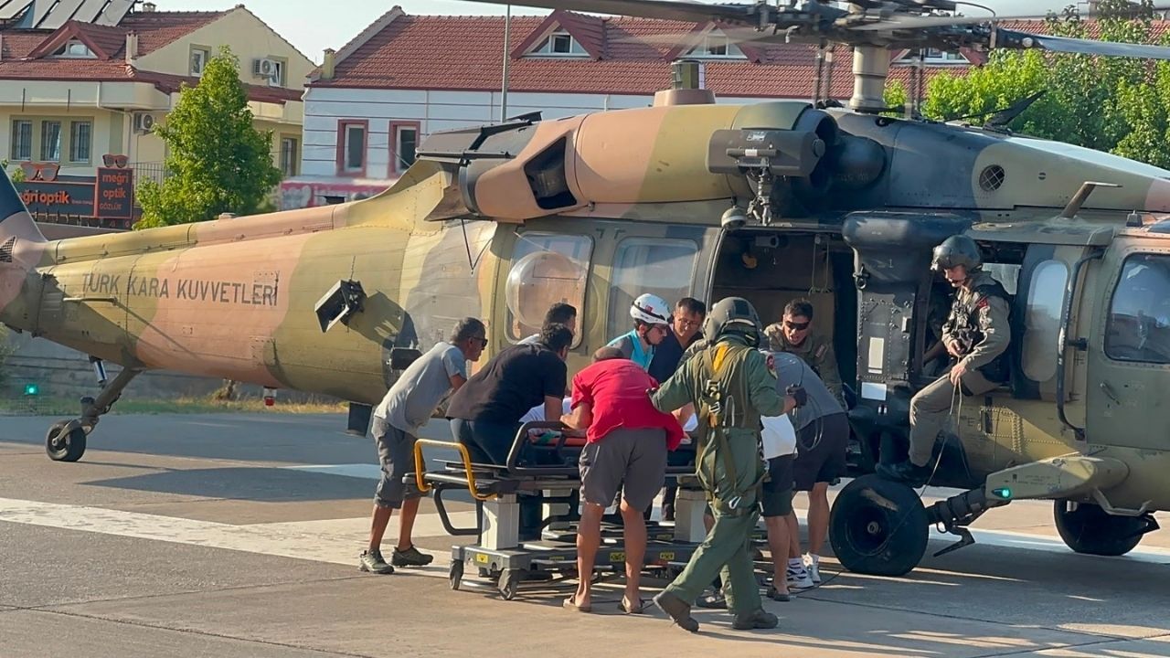 Yamaç Paraşütünde Ölenlerin Cenazesi Askeri Helikopterle Hastaneye Getirildi