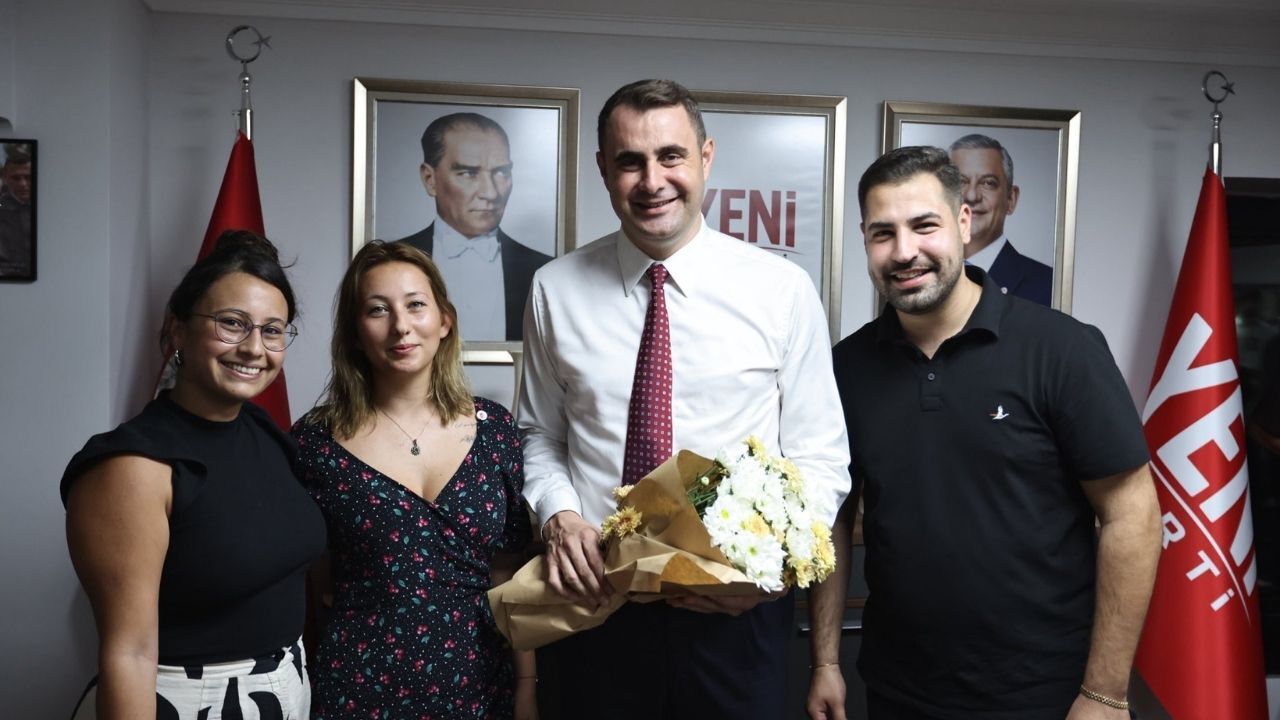 Yeni̇ Parti İzmir İl Başkanı Çağatay Güç'ten Gençlere Rozet5
