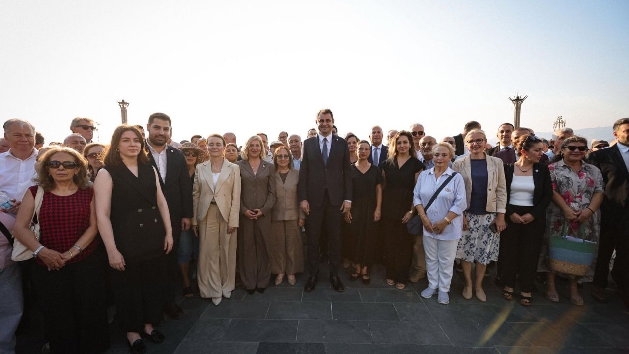 Yeni̇ Parti İzmir İl Örgütü Ilk Çelengini Sundu2