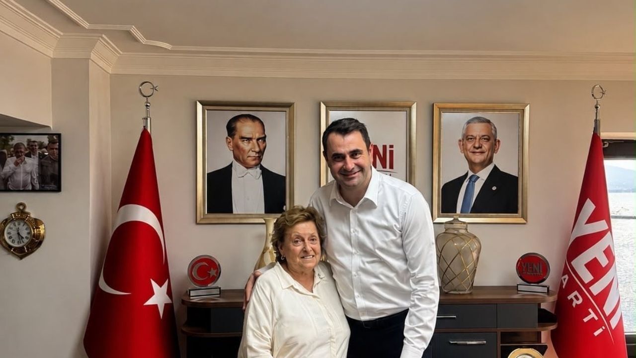 Yeni Partiye Katıldı1