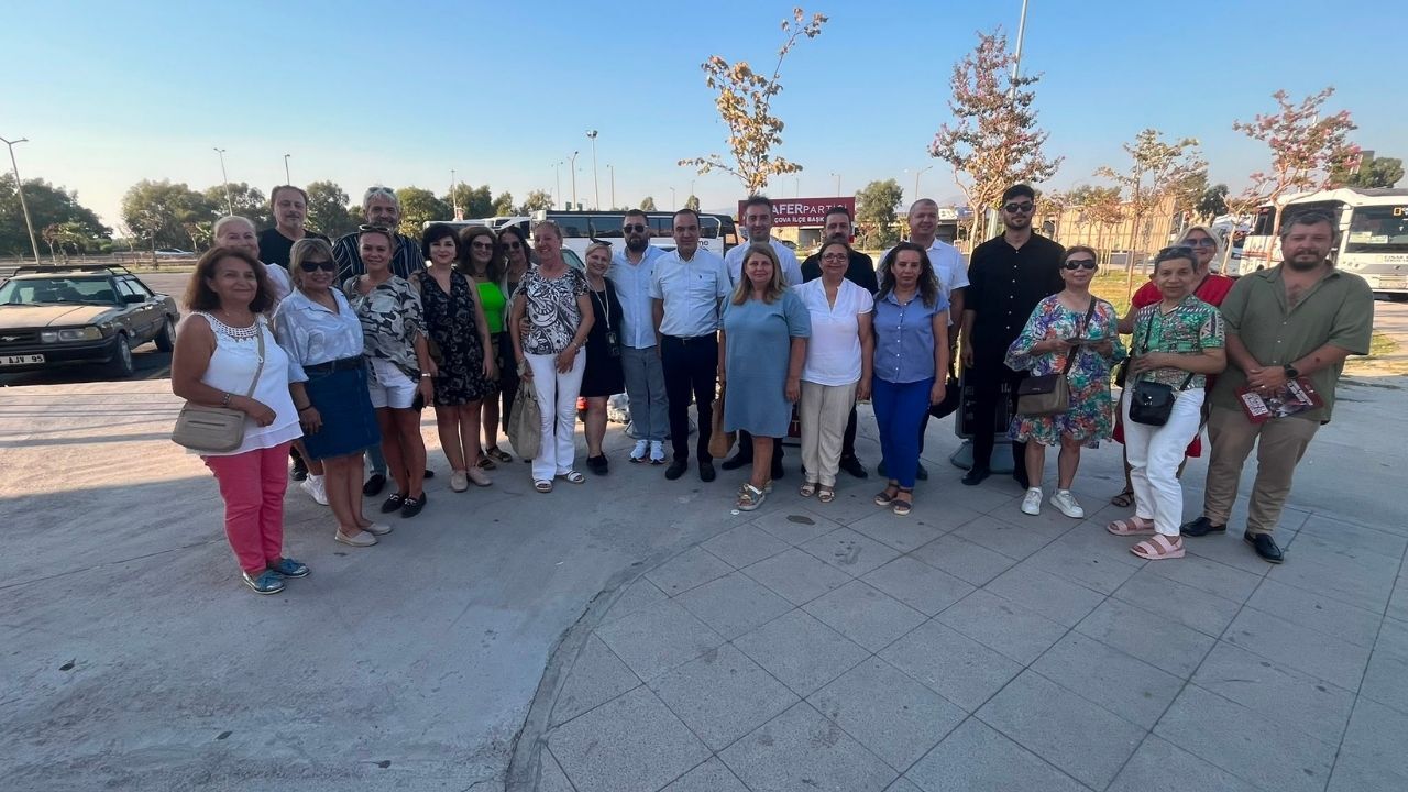 Zafer Partisi İzmir İl Başkanı Bezircilioğlu Siyasetçilere Seslendi