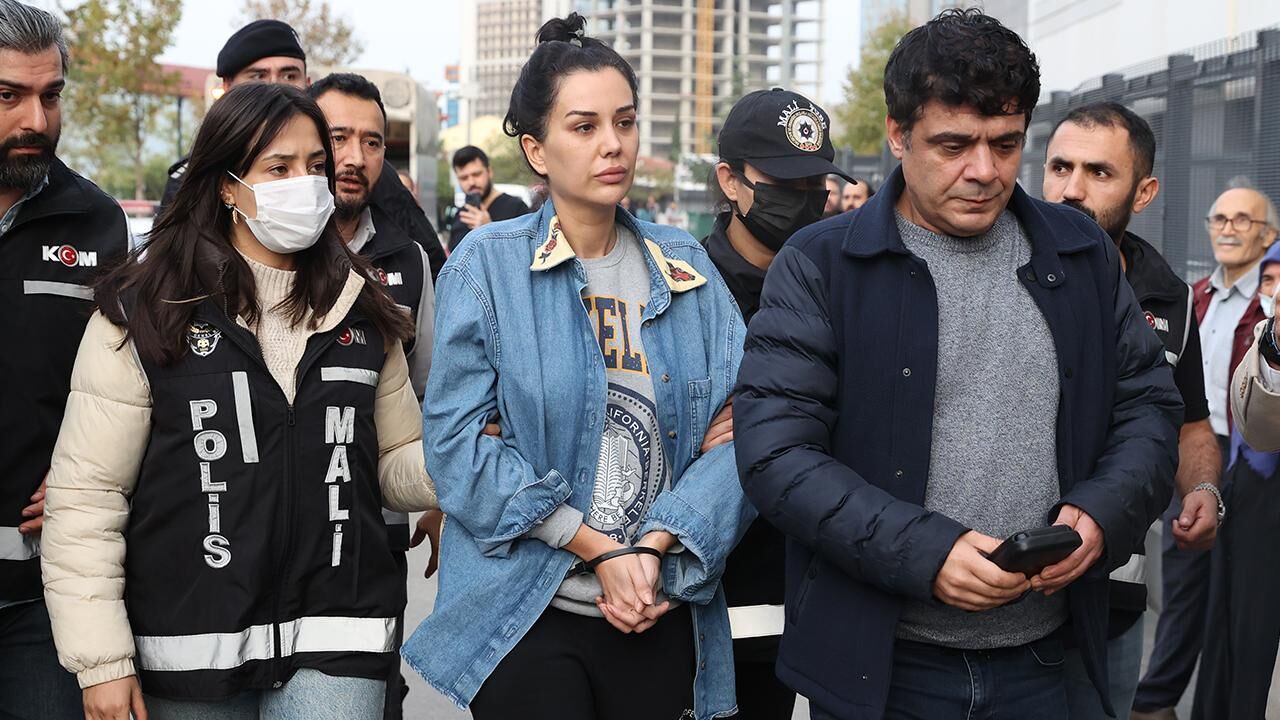Dilan Polat 1