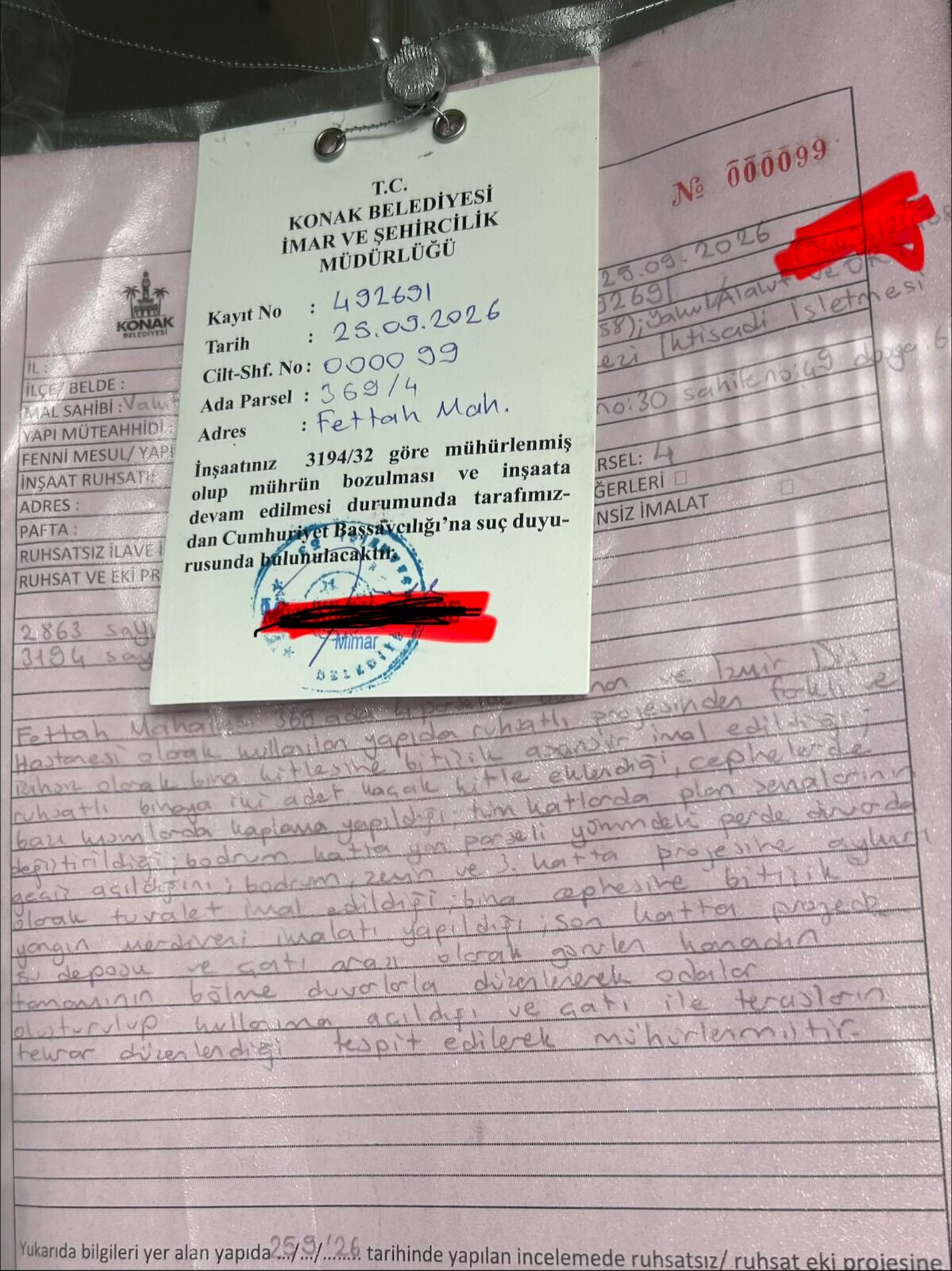 İzmir Eğitim Diş Hastanesi’nin bir bölümünün bulunduğu B Bloku, imara uygun olmadığı gerekçesiyle Konak Belediyesi tarafından mühürlenmesine itiraz eden Birlik Sağlık-Sen Genel Başkanı Ahmet Doğruyol, “Mahkeme kararlarına rağmen yıllarca göz yumularak FETÖ'ye kullandırılan binaların bugün mühürlenmesini anlamak mümkün değildir” dedi.