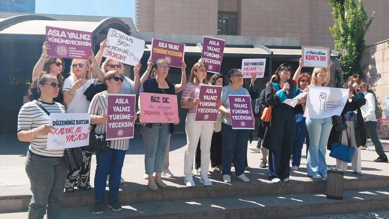 Adliye Önüne Çağrı Melek Uysal Koruma Kararına Rağmen 11 Yerinden Bıçaklandı! (1)-1