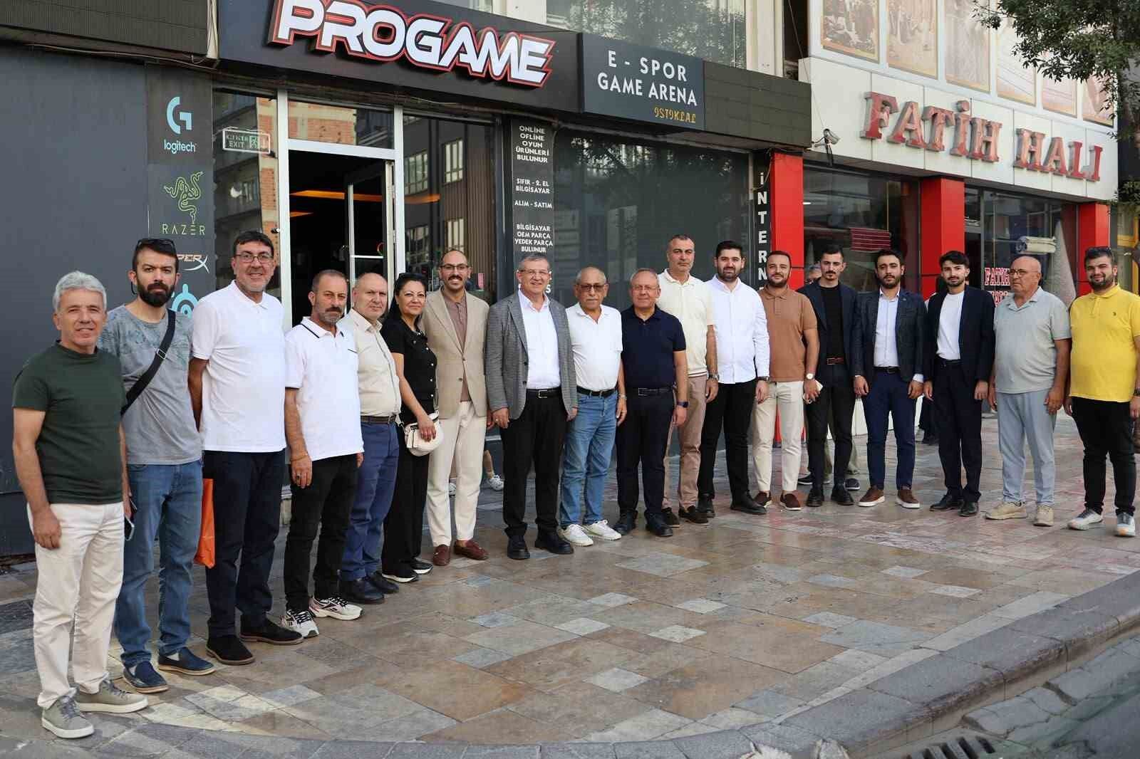 AK Parti İl Başkanı Subaşıoğlu İstiklal Caddesi’nde esnafları dinledi