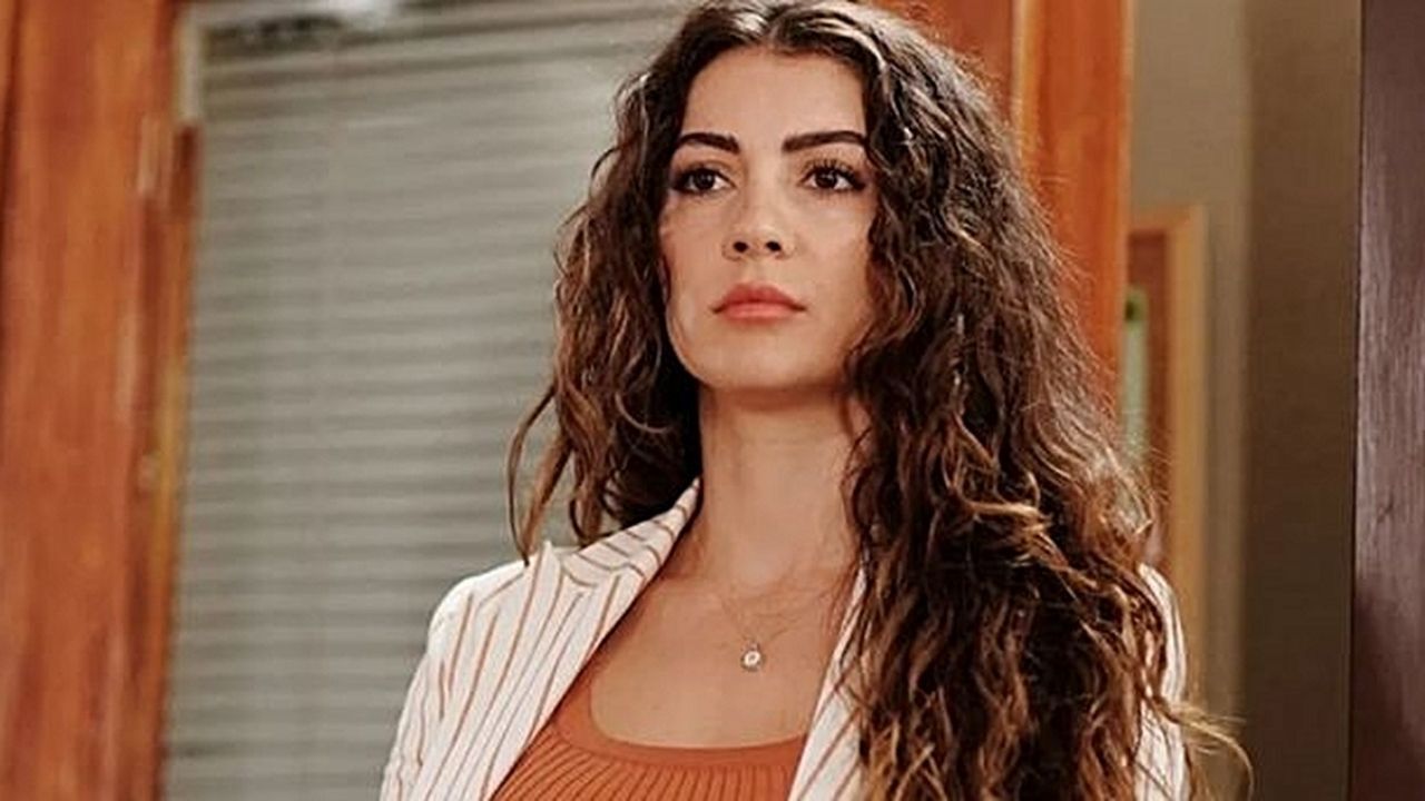Anne Yarısı Zeynep Kimdir Burcu Özberk Kimdir, Kaç Yaşında2