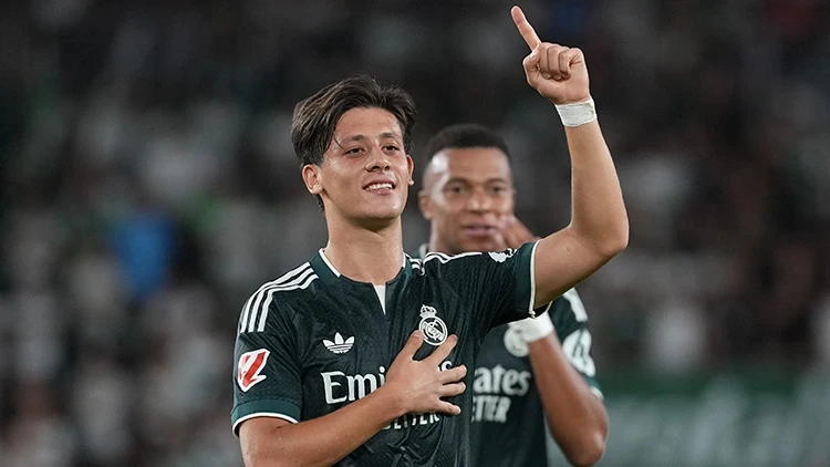 Barcelona Kadıköy’e, Real Madrid İnönü’ye Geliyor Kupa Rams Park'ta Kalkacak! (2)-1