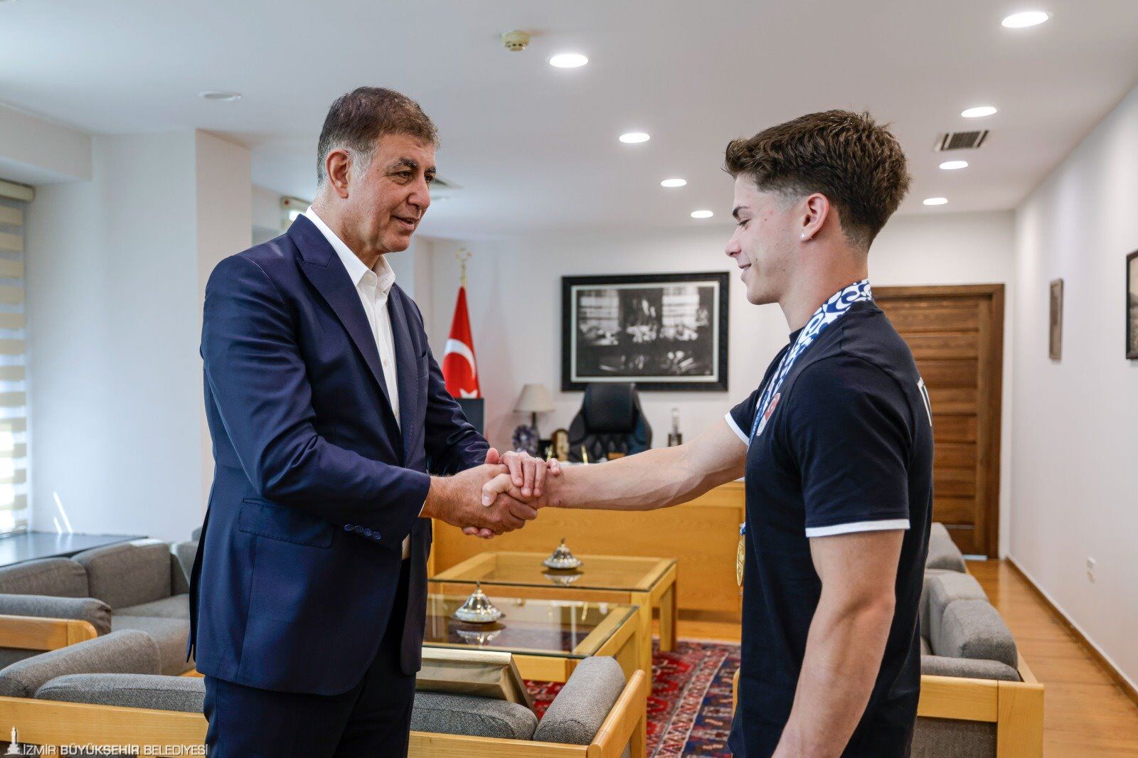 Başkan Tugay Şampiyon Jimnastikçi Altan Doğan’ı Ağırladı (4)