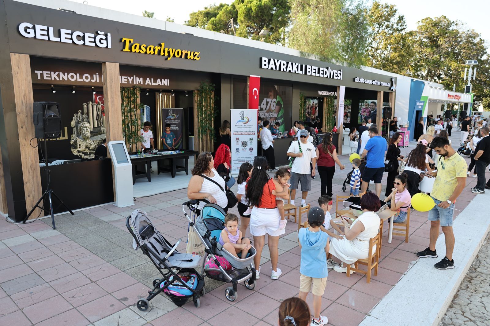 Bayraklı’dan İef’de Renkli Final Binlerce Ziyaretçi Ağırlandı (3)