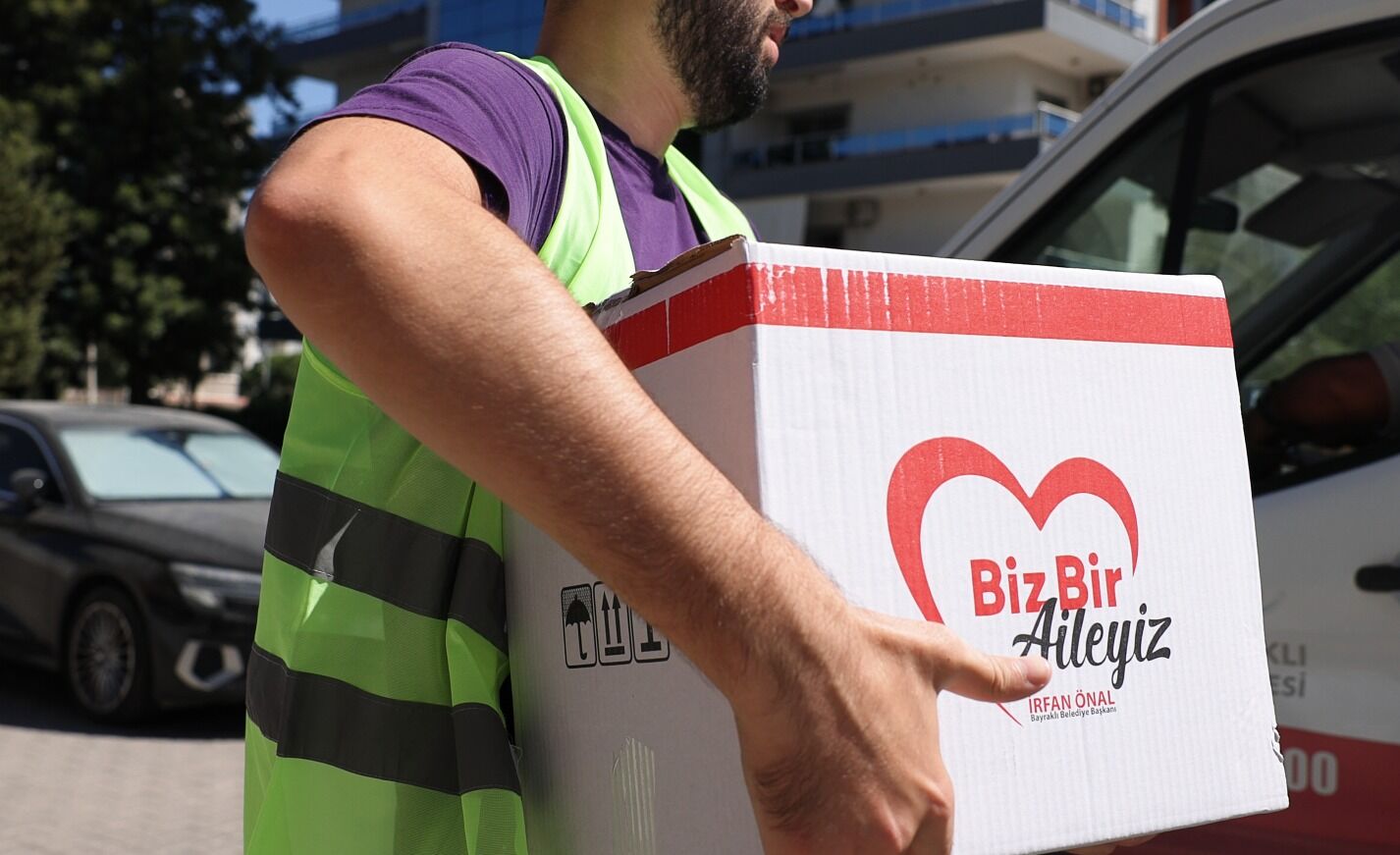 Bebek Bezinden Gelinliğe, Kuaförden Gıdaya... Bayraklı'da Ihtiyaç Sahiplerine Tam Destek (8)