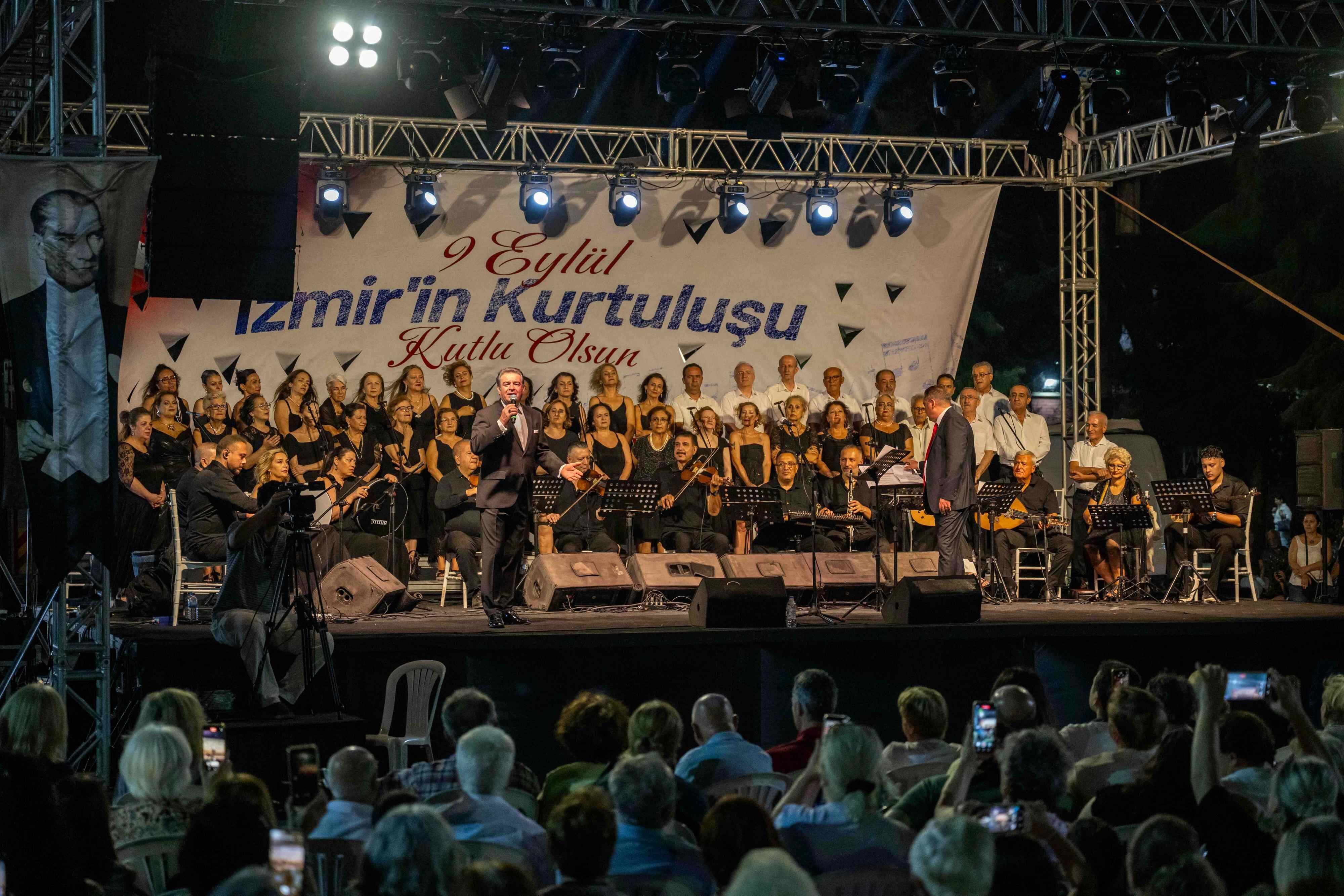 Bornova’da 9 Eylül Coşkusu Binlerce Kişi Tek Yürek Oldu (4)
